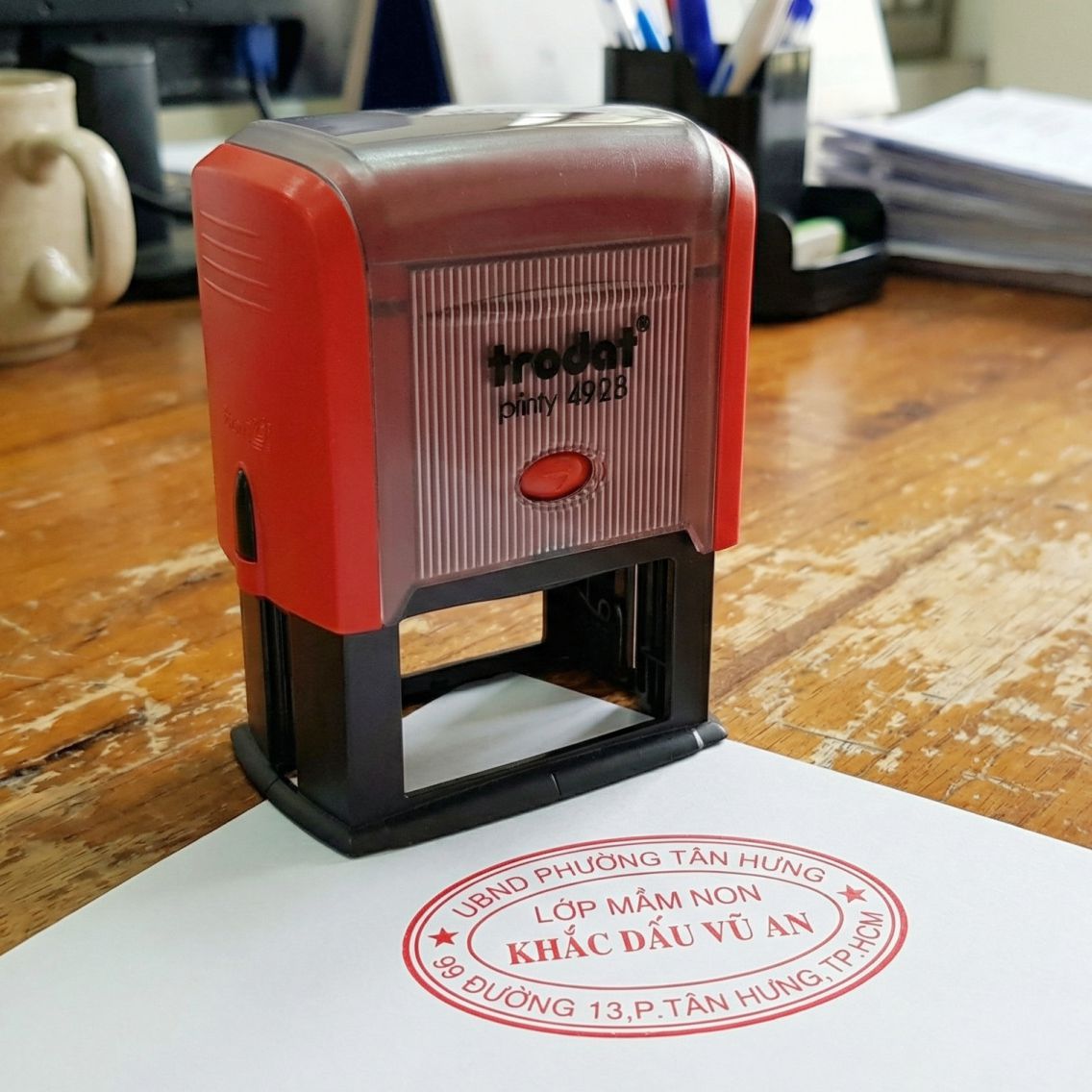 Khẳng định thương hiệu trường: Con dấu có tên lớp hoặc logo trường giúp tăng tính đồng bộ và chuyên nghiệp trong mắt phụ huynh.